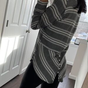 Super cute blk and white flannel size small .